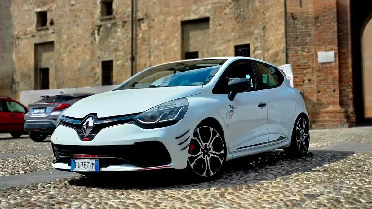Usata Renault Clio IV R.S. 200 CV (147 kW) 2015 Bianco Berlina