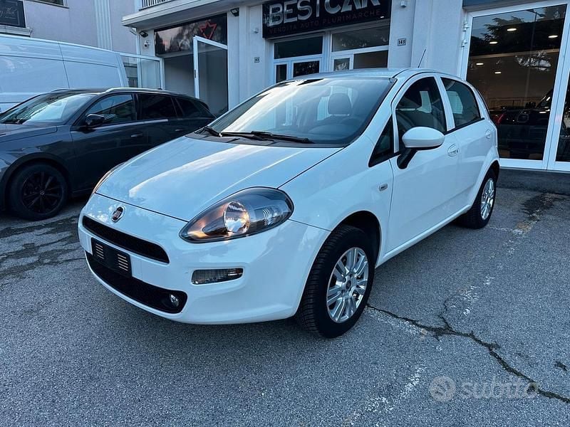 Usata Fiat Punto Young 77 CV (56 kW) 2015 Bianco Utilitaria