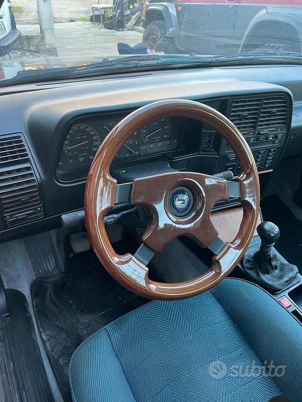 Usata Lancia Thema 118 CV (86 kW) 1994 Nero Berlina