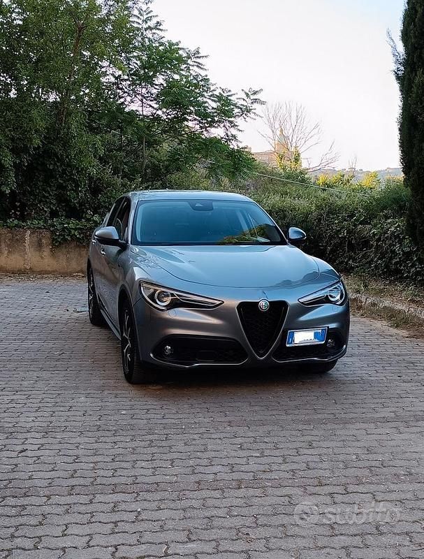 Usata Alfa Romeo Stelvio 190 CV (139 kW) 2020 Grigio SUV