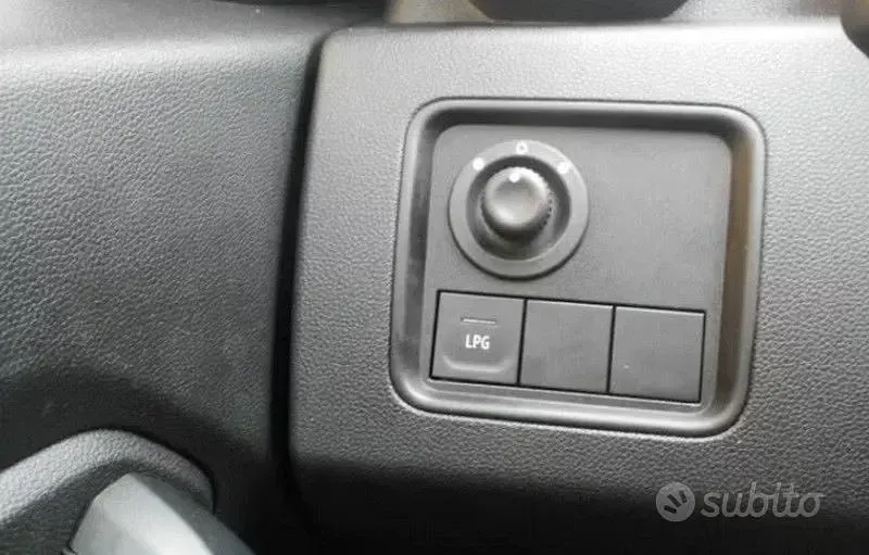 Usata Dacia Duster 101 CV (74 kW) 2026 Grigio SUV