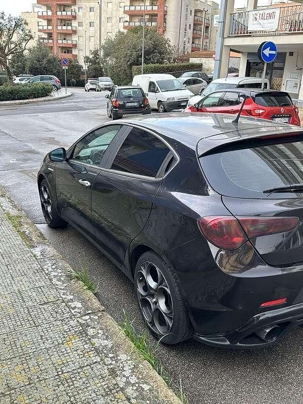 Usata Alfa Romeo Giulietta Progression 235 CV (172 kW) 2015 Nero Utilitaria