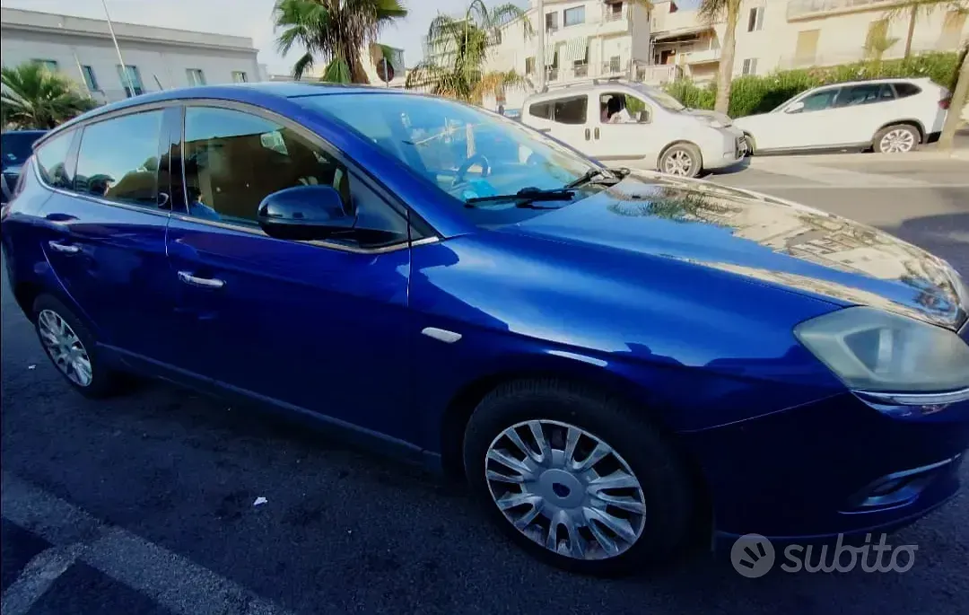 Usata Lancia Delta 120 CV (88 kW) 2011 Bluazzurro Utilitaria