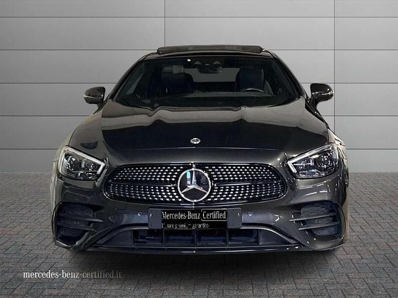 Usata Mercedes E220 Premium Plus 194 CV (142 kW) 2022 Grigio grafite Coupé