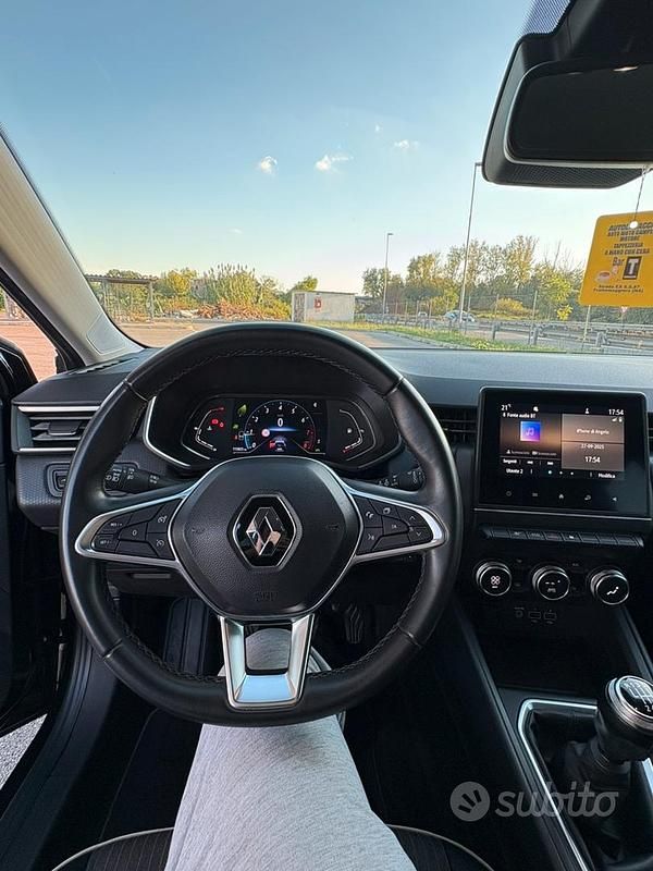 Usata Renault Clio V 100 CV (73 kW) 2021 Nero Berlina