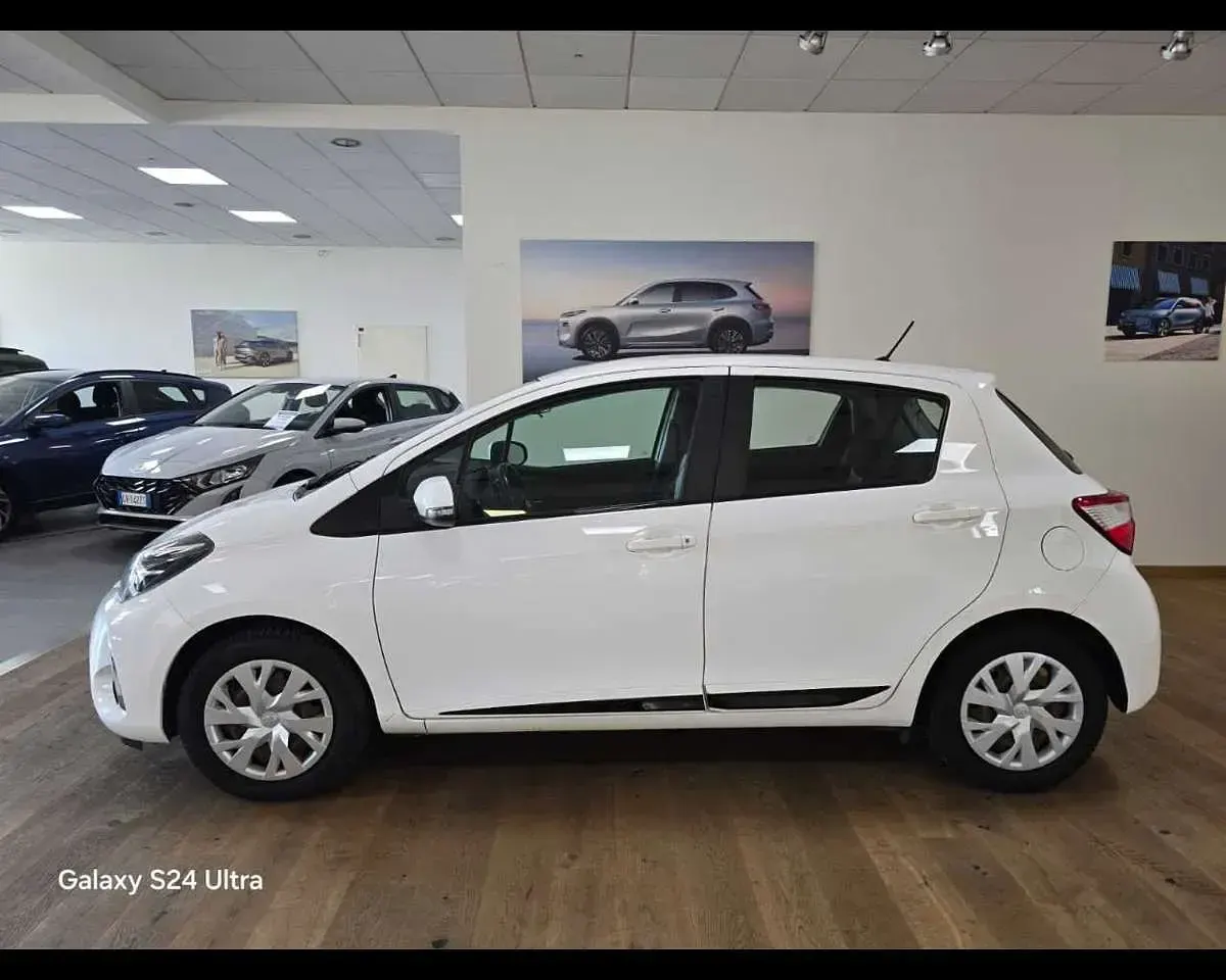 Usata Toyota Yaris Active 111 CV (81 kW) 2018 Bianco Utilitaria