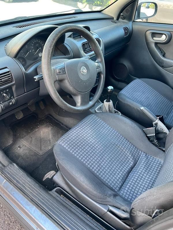 Occasion Opel Corsa 80 ch (58 kW) 2004 Gris Berline