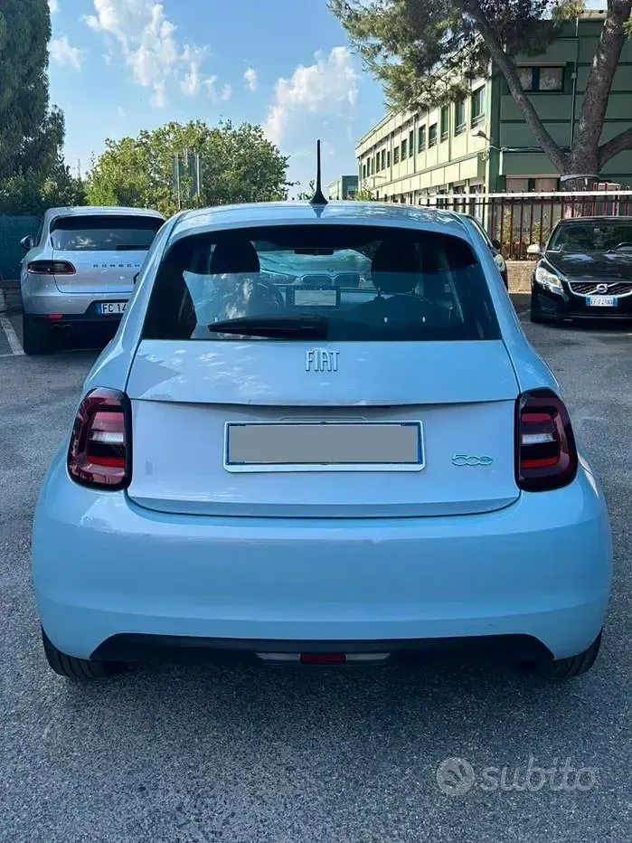 Usata Fiat 500e Icon 42 kW (58 CV) 2021 Bluazzurro Berlina