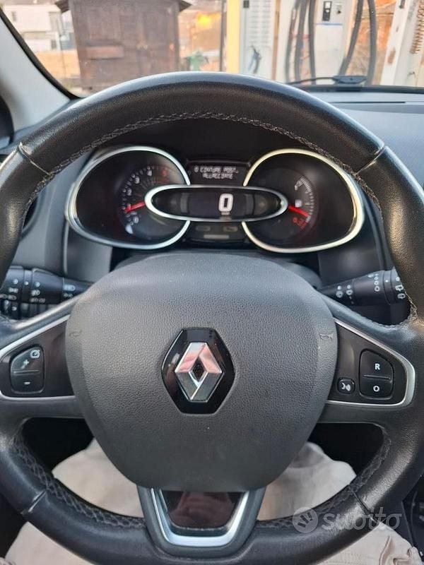 Käytetty Renault Clio IV 75 HP (55 kW) 2017 Harmaa Viistoperä