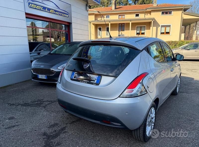 Gebraucht Lancia Ypsilon Gold 69 PS (50 kW) 2016 Grau Kleinwagen