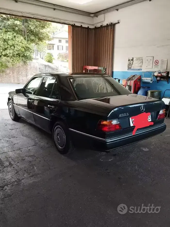 Usata Mercedes 200 122 CV (89 kW) 1991 Grigio Berlina