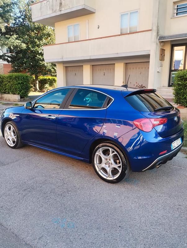 Usata Alfa Romeo Giulietta Super 120 CV (88 kW) 2020 Blu Utilitaria