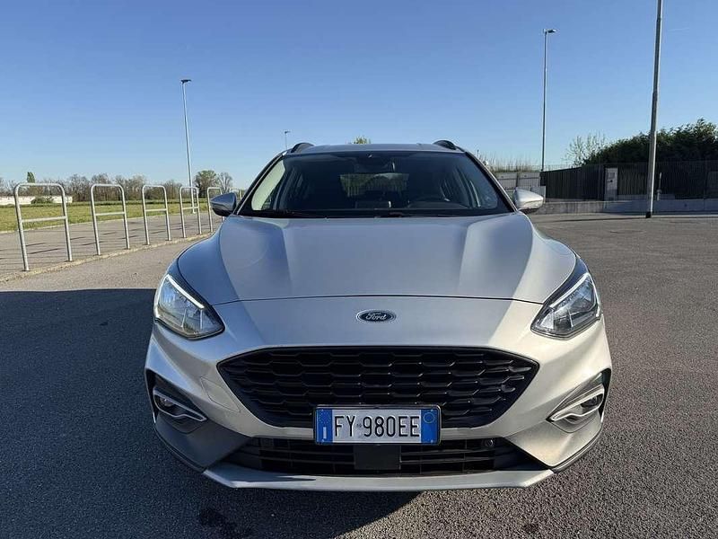 Usata Ford Focus Trend 125 CV (91 kW) 2018 Grigio Berlina