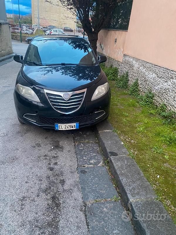 Usata Lancia Ypsilon 95 CV (69 kW) 2012 Utilitaria