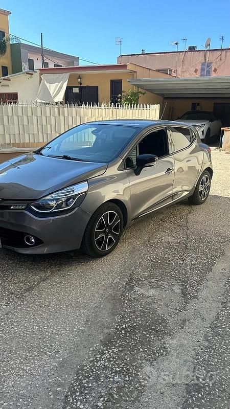 Grigio Usata 2014 Renault Clio IV Due volumi | 6800 € (Buon prezzo) - Immagine 1/4