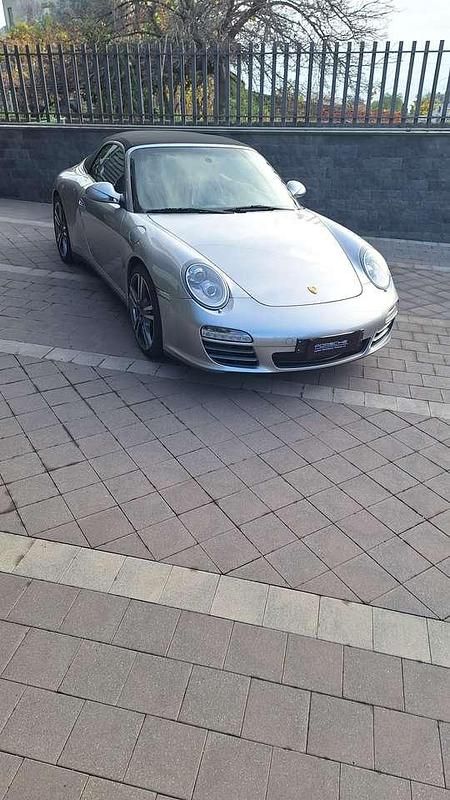 Usata Porsche 911 Carrera 4S Cabriolet 385 CV (283 kW) 2011 Argento metallizzato Cabrio