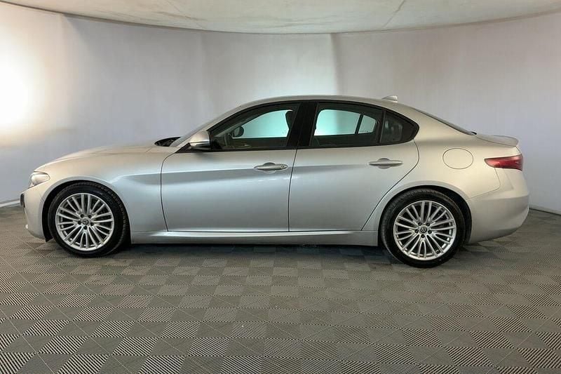 Usata Alfa Romeo Giulia Super 180 CV (132 kW) 2018 Argento Berlina