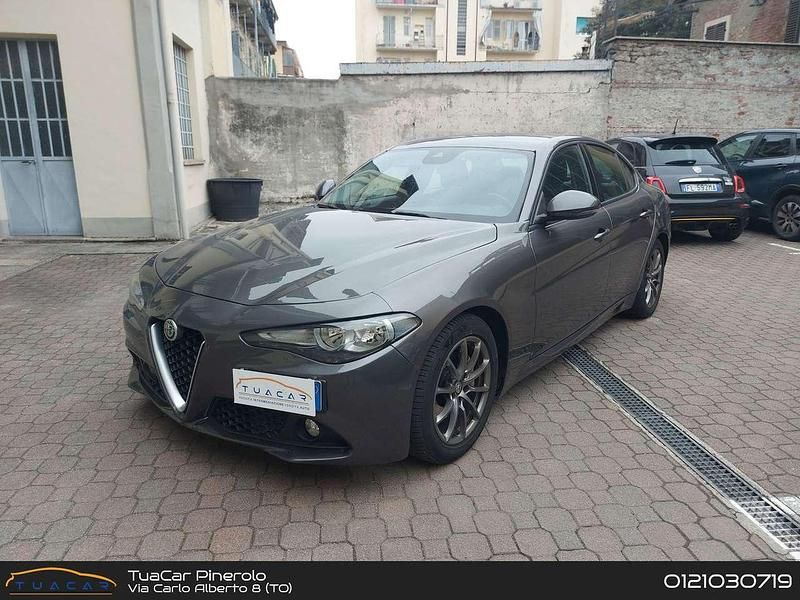 Grigio Usata 2017 Alfa Romeo Giulia Super Tre volumi | 14.900 € (Super prezzo) - Immagine 1/4