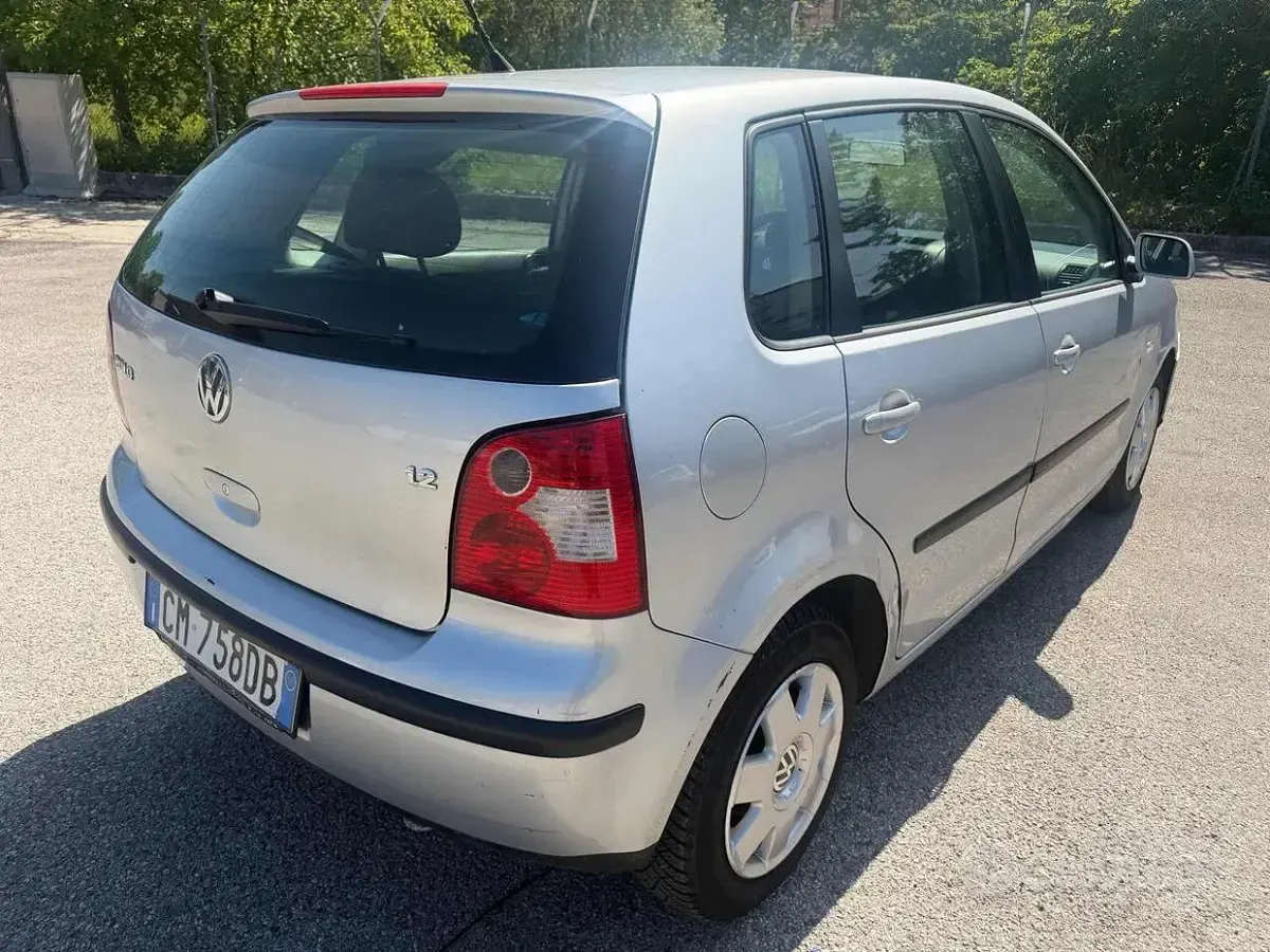 Usata VW Polo Trendline 75 CV (55 kW) 2004 Grigio Utilitaria