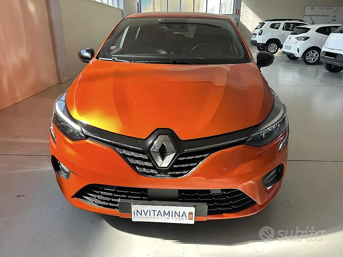 Usata Renault Clio V Techno 101 CV (74 kW) 2022 Orange valencia Berlina