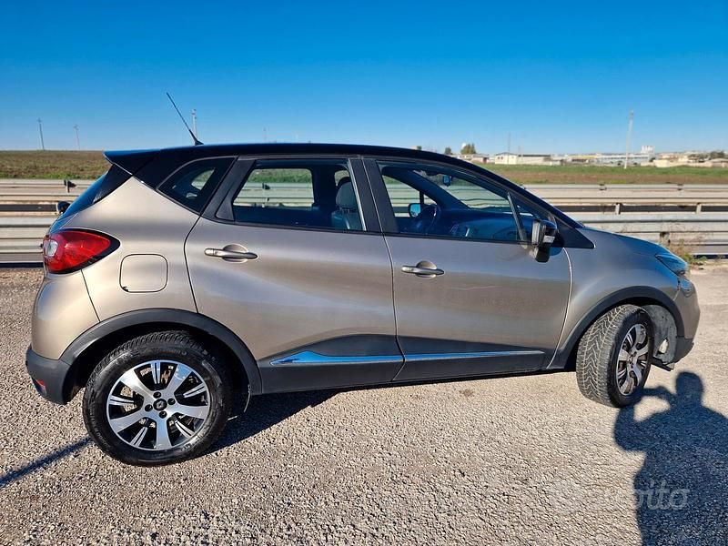 Usata Renault Captur Intens 90 CV (66 kW) 2017 Beige SUV