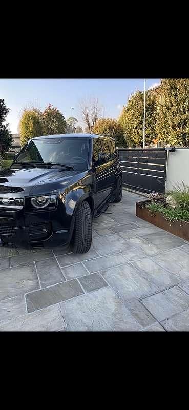 Usata Land Rover Defender SE 200 CV (147 kW) 2024 Nero SUV