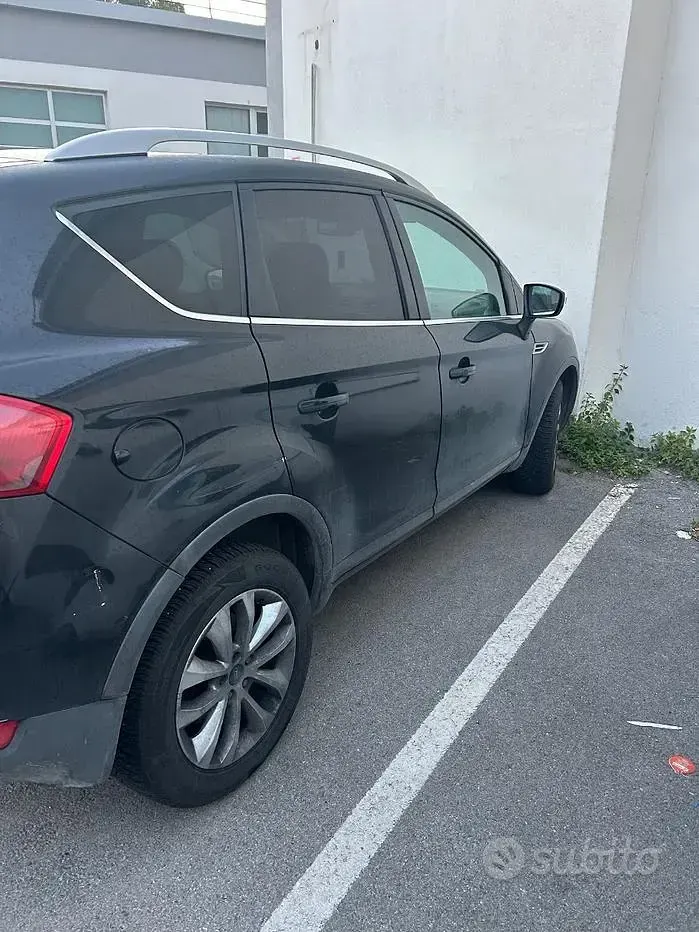 Usata Ford Kuga 163 CV (119 kW) 2012 Nero SUV