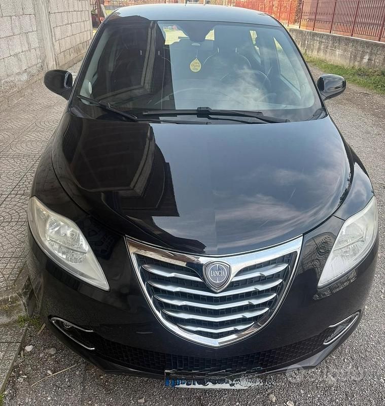 Usata Lancia Ypsilon 69 CV (50 kW) 2011 Nero Utilitaria
