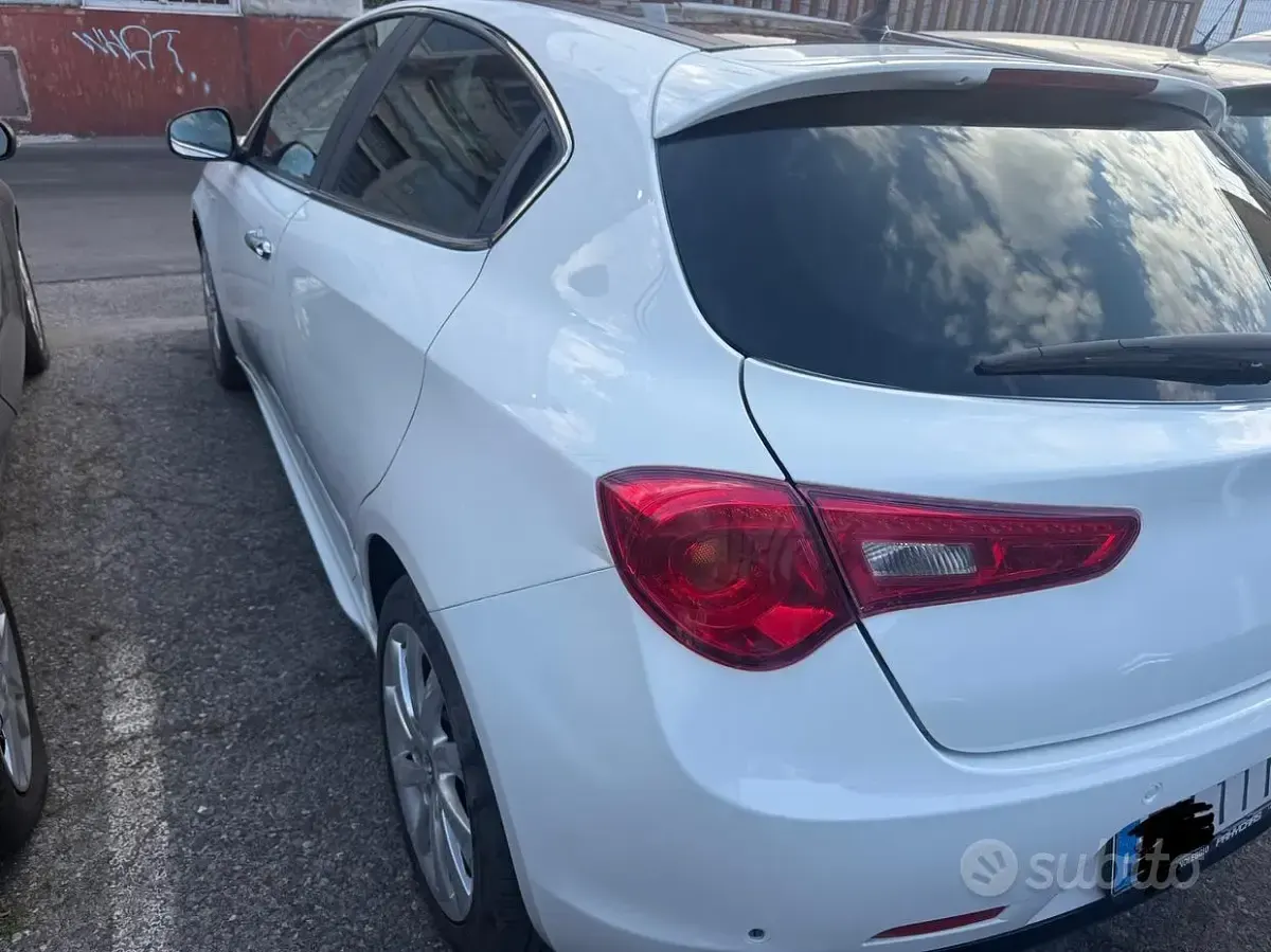 Usata Alfa Romeo Giulietta 120 CV (88 kW) 2015 Bianco Utilitaria