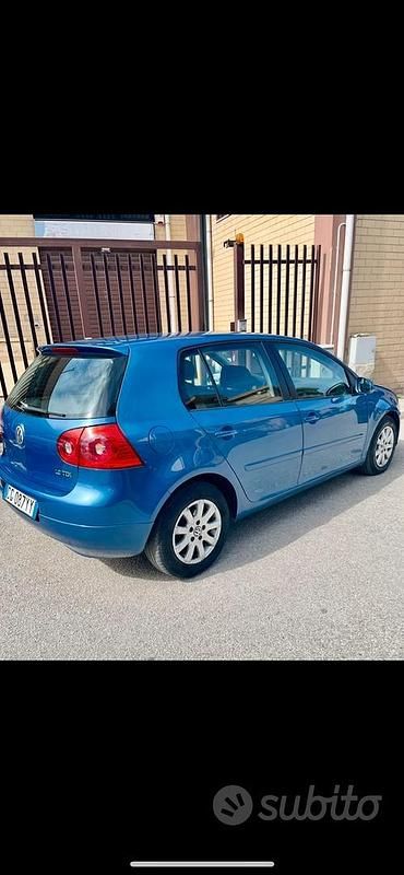 Usata VW Golf IV 2004 Blu Berlina