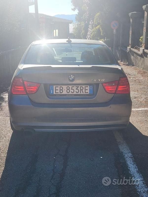 Begagnad BMW 320 2009 Grå Sedan