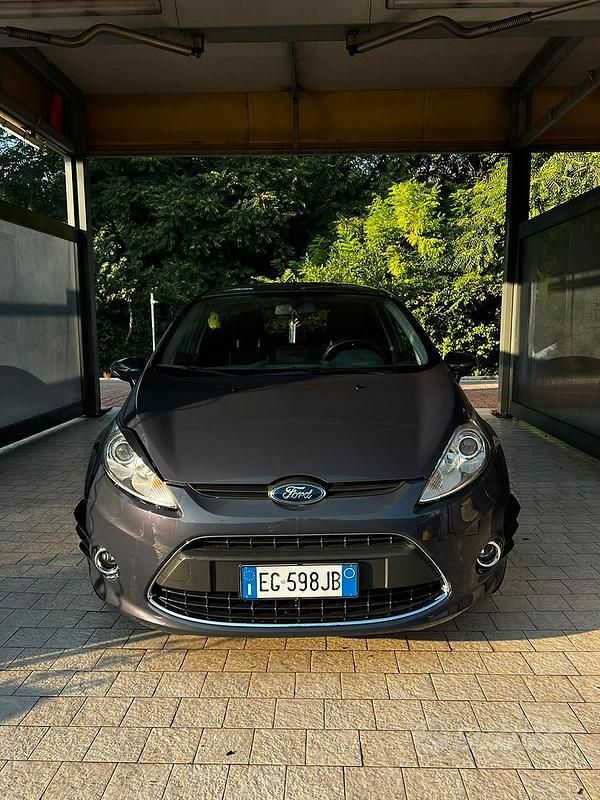 Usata Ford Fiesta 2011 Blu Utilitaria