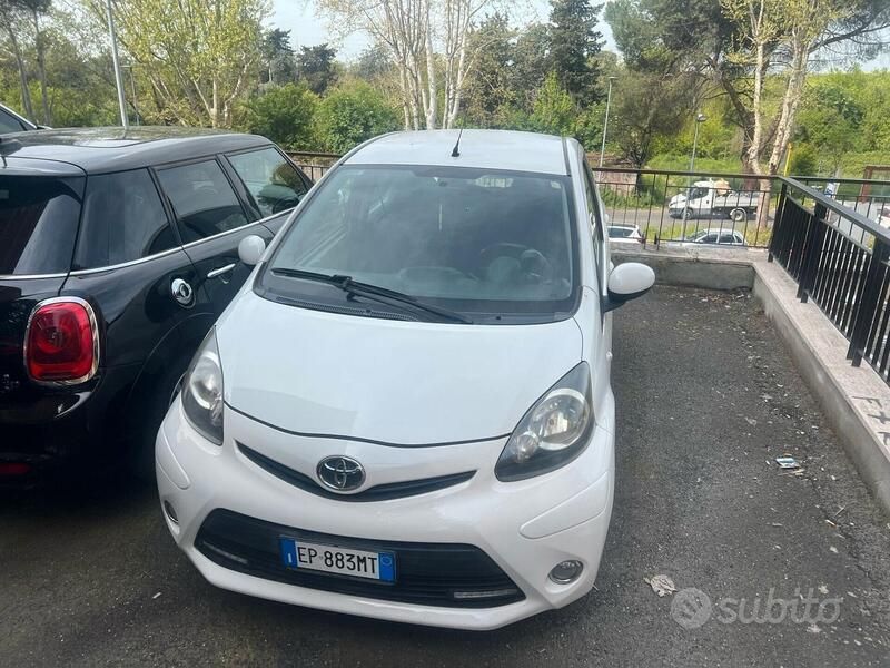 Usata Toyota Aygo 68 CV (50 kW) 2013 Bianco Utilitaria