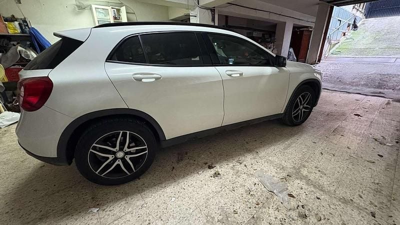 Usata Mercedes GLA200 136 CV (100 kW) 2016 Bianco SUV