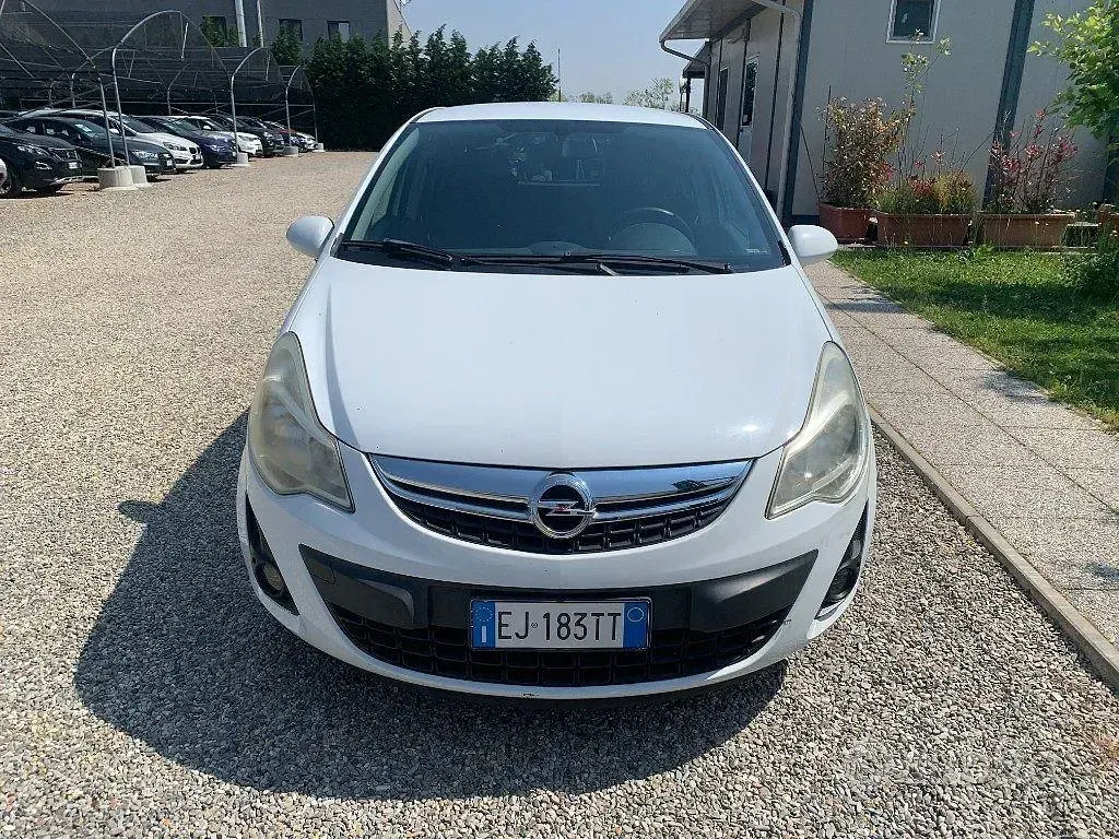 Usata Opel Corsa Cosmo 86 CV (63 kW) 2011 Bianco Utilitaria