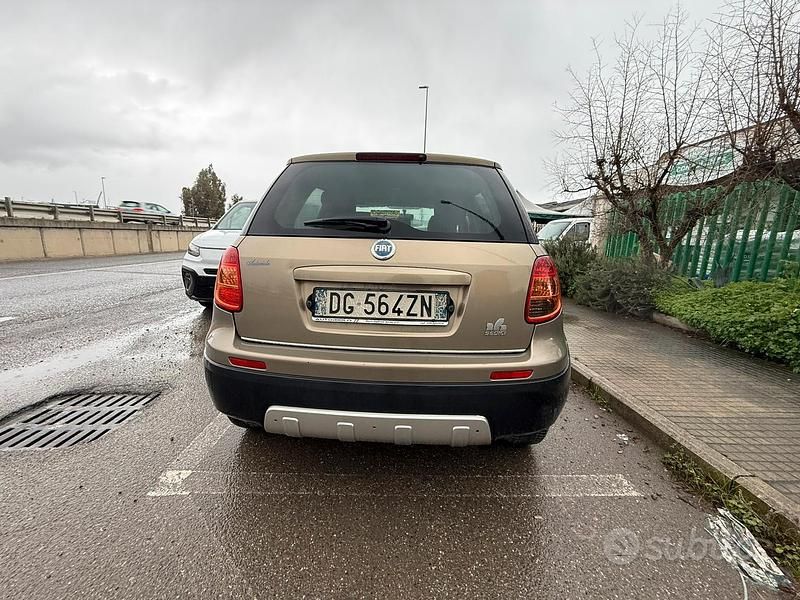 Usata Fiat Sedici 120 CV (88 kW) 2008 Grigio SUV