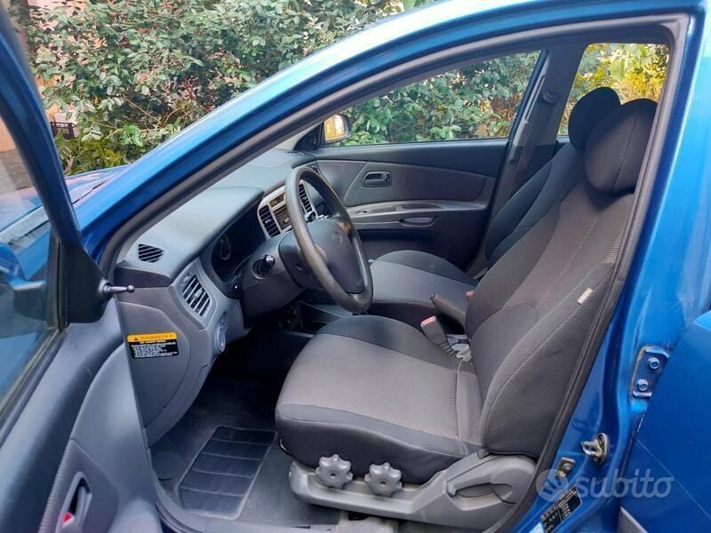 Usata Kia Rio 110 CV (80 kW) 2007 Blu Berlina