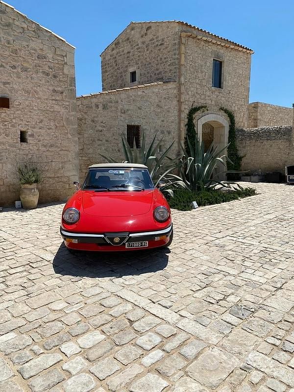 Usata Alfa Romeo Spider 128 CV (94 kW) 1984 Rosso Cabrio