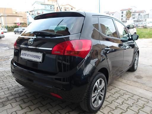 Usata Kia Venga Active 89 CV (65 kW) 2015 Nero Utilitaria