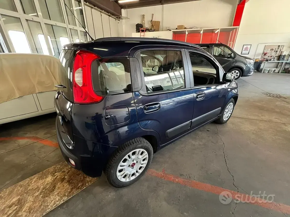 Usata Fiat Panda Lounge 69 CV (50 kW) 2017 Blu Utilitaria
