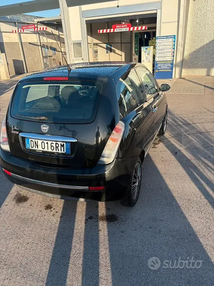 Usata Lancia Ypsilon 60 CV (44 kW) 2008 Nero Utilitaria