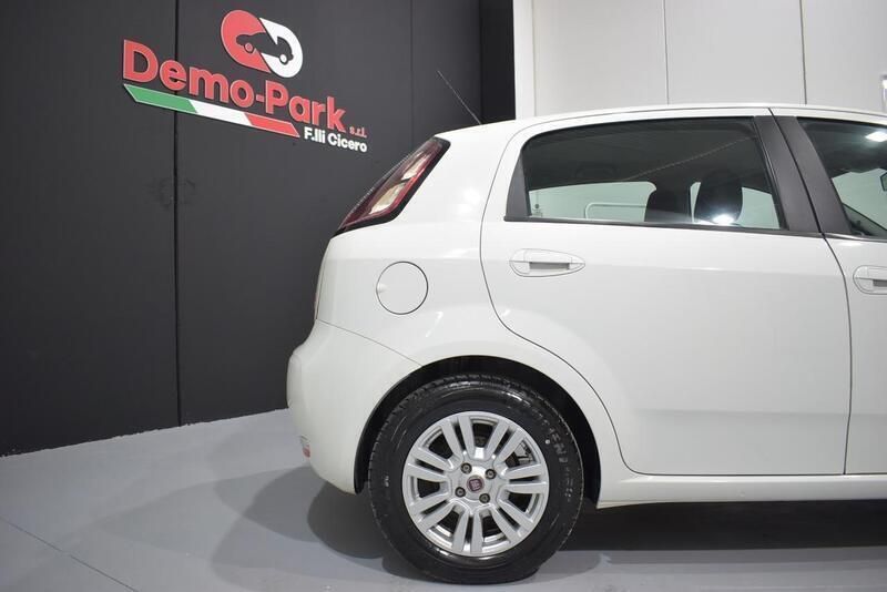 Usata Fiat Punto Street 75 CV (55 kW) 2014 Bianco Utilitaria