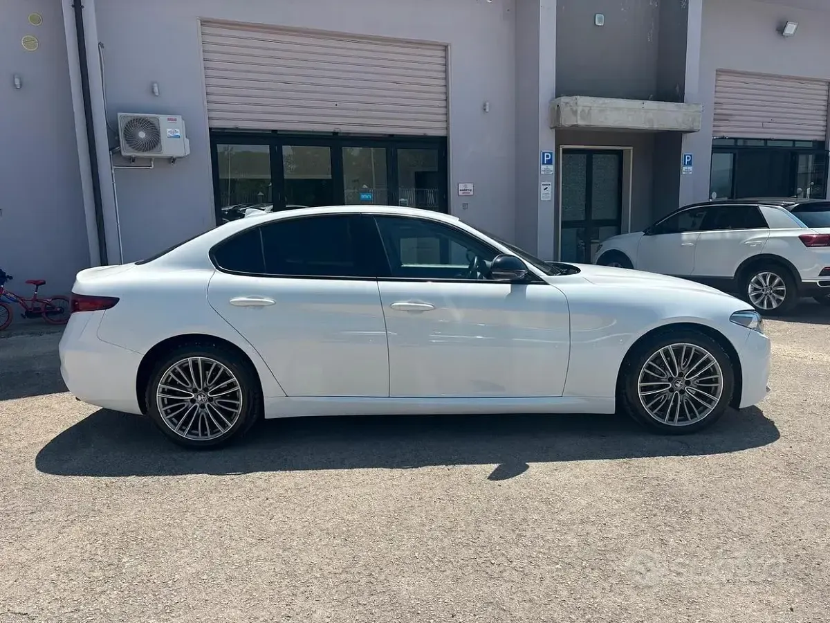 Usata Alfa Romeo Giulia Executive 160 CV (117 kW) 2019 Bianco Berlina