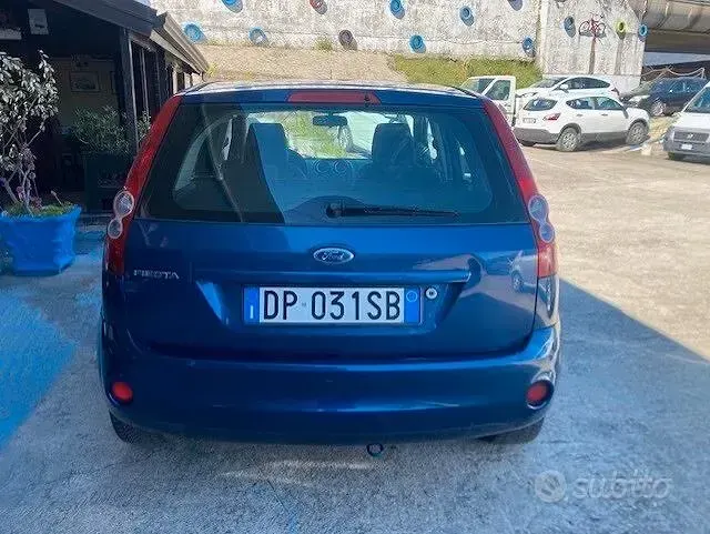 Usata Ford Fiesta Ghia 75 CV (55 kW) 2008 Blu Utilitaria