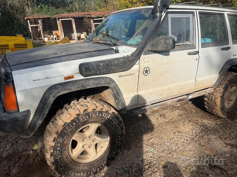 Usata Jeep Cherokee 80 CV (58 kW) 1987 Grigio SUV