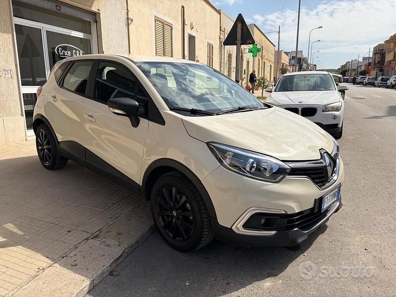 Usata Renault Captur 90 CV (66 kW) 2018 Beige SUV
