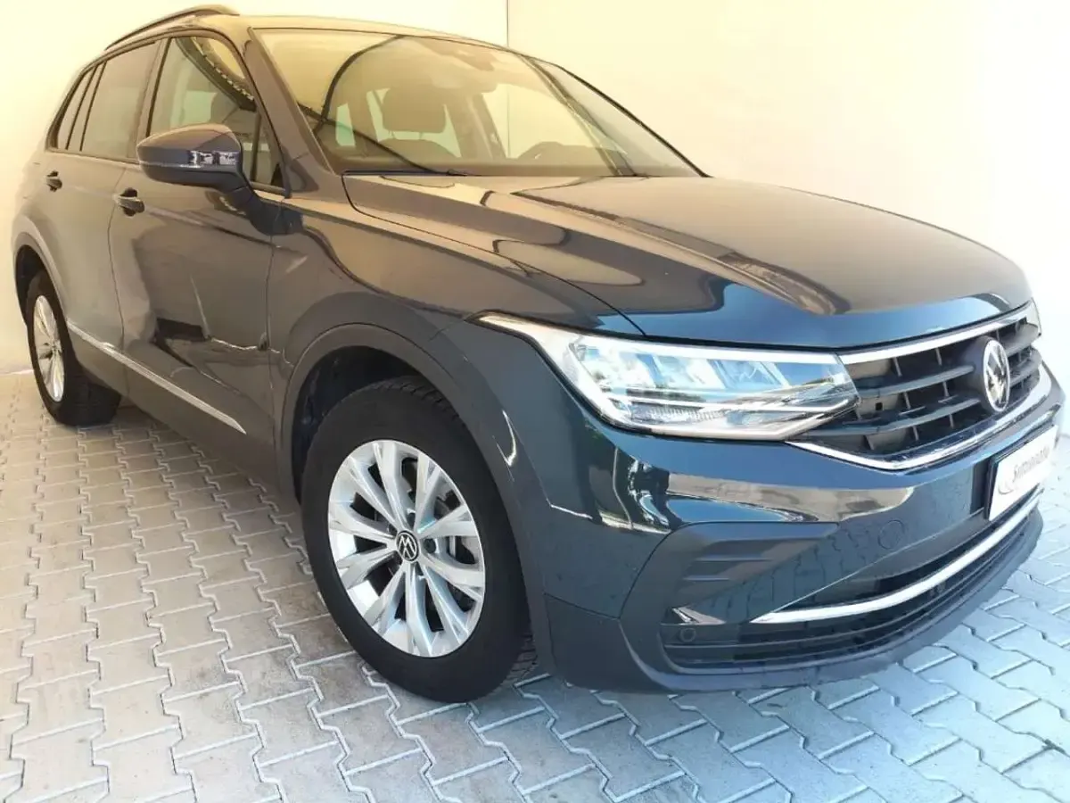 Usata VW Tiguan Life 150 CV (110 kW) 2023 Grigio scuro SUV