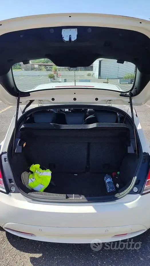 Usata Lancia Ypsilon 69 CV (50 kW) 2015 Bianco Utilitaria
