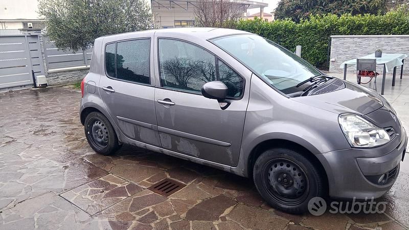 Usata Renault Modus 75 CV (55 kW) 2011 Grigio Monovolume