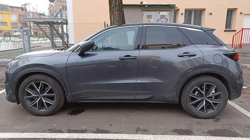 Usata Lexus LBX 91 CV (66 kW) 2024 Blu/azzurro SUV